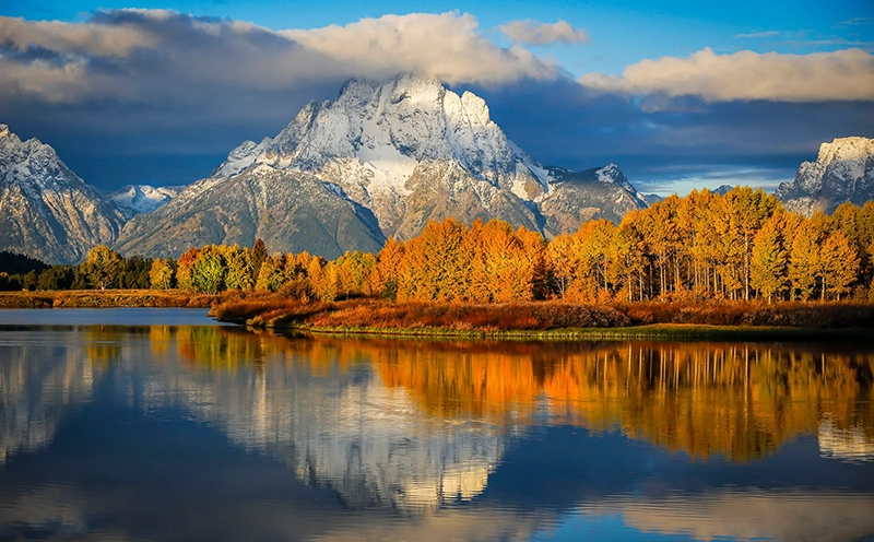 Background photo of a mountain in the pacific northwest.
