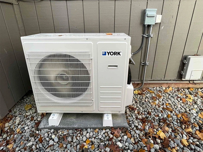 A York side-discharge heat pump professionally installed by the highest rated HVAC company, Bills Heating and AC.